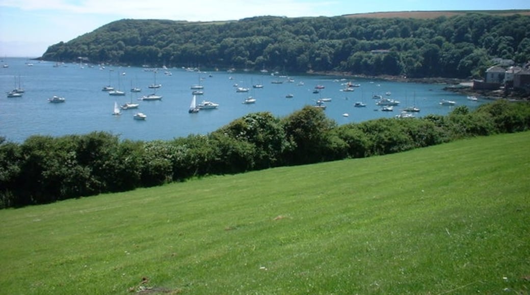 Photo "Cawsand" by Darren Rosson (CC BY-SA) / Cropped from original