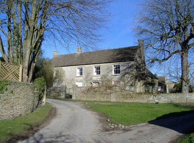 Photo "Long Newnton" by Roger Cornfoot (CC BY-SA) / Cropped from original