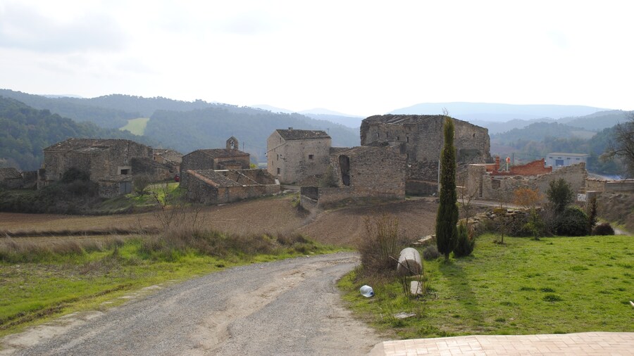 Photo "Vista de Sant Gallard" by Pere O. (Creative Commons Attribution-Share Alike 3.0) / Cropped from original