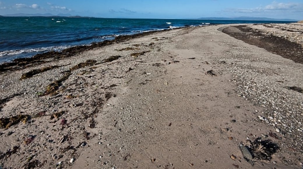 Photo "Rhunahaorine Beach" by Steve Partridge (CC BY-SA) / Cropped from original