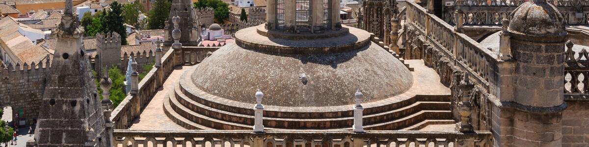 Photo "A pinnacle, seen from the "Giralda", cathedral of Seville, Spain." by undefined (Creative Commons Zero, Public Domain Dedication) / Cropped from original