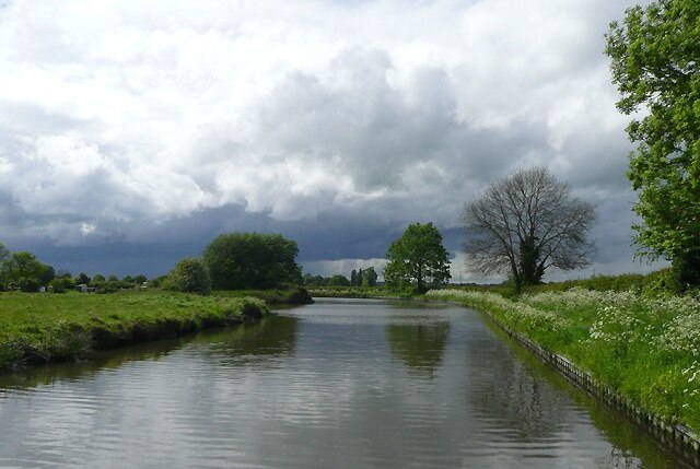 Ảnh "Brewood and Coven" của Roger Kidd (CC BY-SA) / Cắt từ ảnh gốc