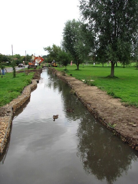 The River Burn by the green in South Creake. The village of South Creake is located on the B1355, five miles northwest of Fakenham and one mile south of the twin village of North Creake. The River Burn which merges with the North Sea at Holkham beach > 941139 - 941150 flows through the centre of the village.