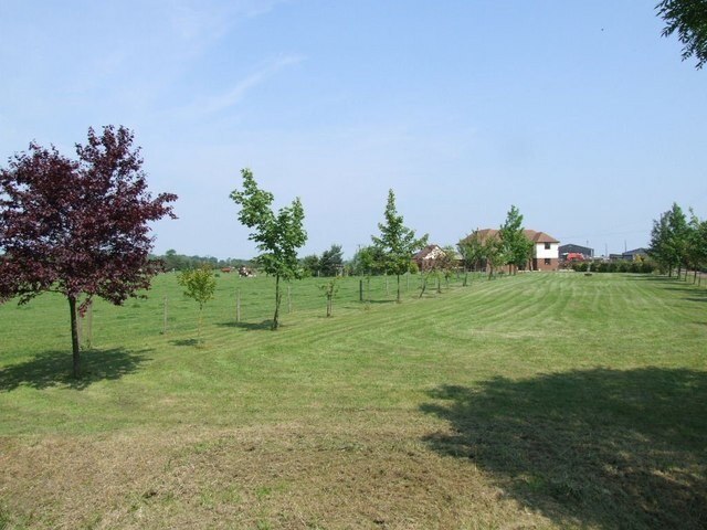 Foto “Waresley-cum-Tetworth” tomada por Jeff Tomlinson (CC BY-SA); recorte de la original