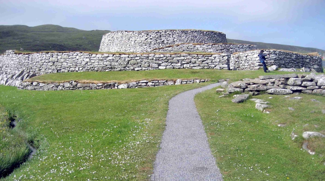 Photo "Clickimin Broch" by David Stanley (CC BY) / Cropped from original