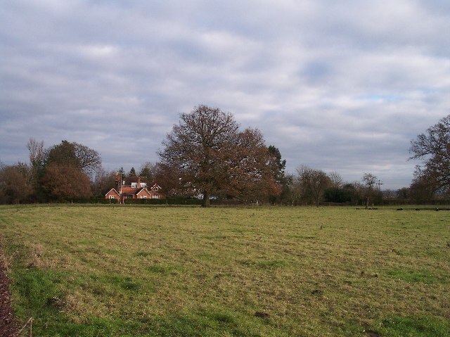 Photo "Taynton" by Bob Embleton (CC BY-SA) / Cropped from original