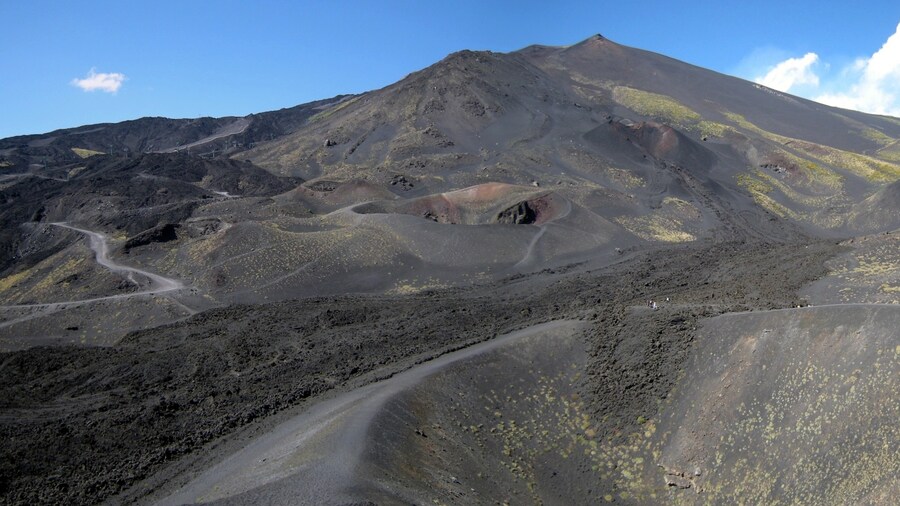 Photo "Etna" by Leandro Neumann Ciuffo (Creative Commons Attribution 2.0) / Cropped from original