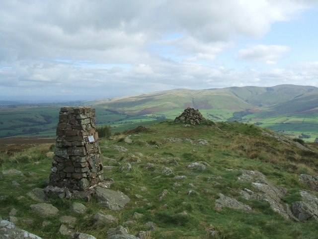 Foto "Ireby and Uldale" de David Brown (CC BY-SA) / Recortada do original