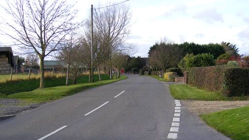 Ảnh "Redlingfield" của Adrian Cable (CC BY-SA) / Cắt từ ảnh gốc