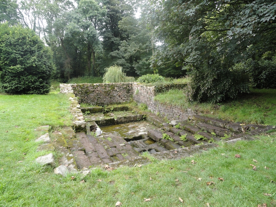 Le lavoir du château de Kergroades
