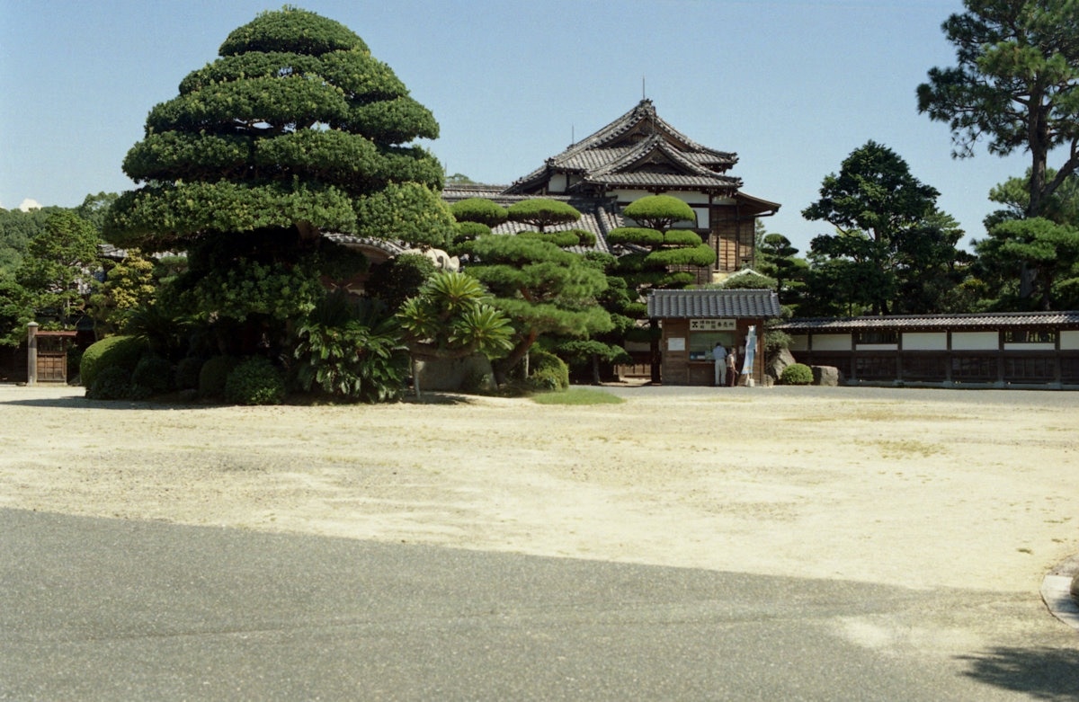 Photo "<h2>Best places to stay offering breakfast</h2>" by shikabane taro (CC BY) / Cropped from original