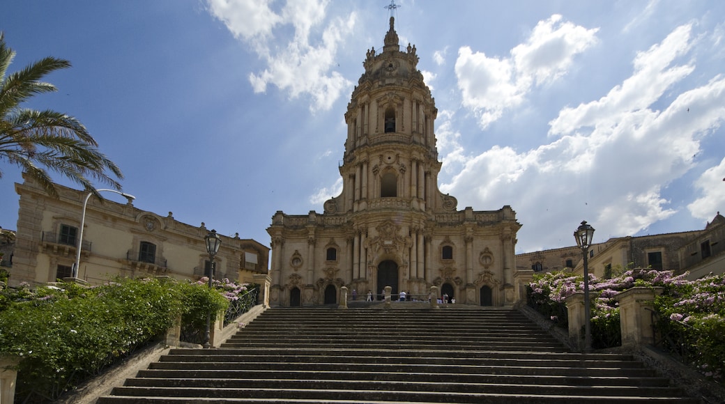 Foto "Cattedrale di San Giorgio" di trolvag (CC BY-SA) / Ritaglio dell’originale