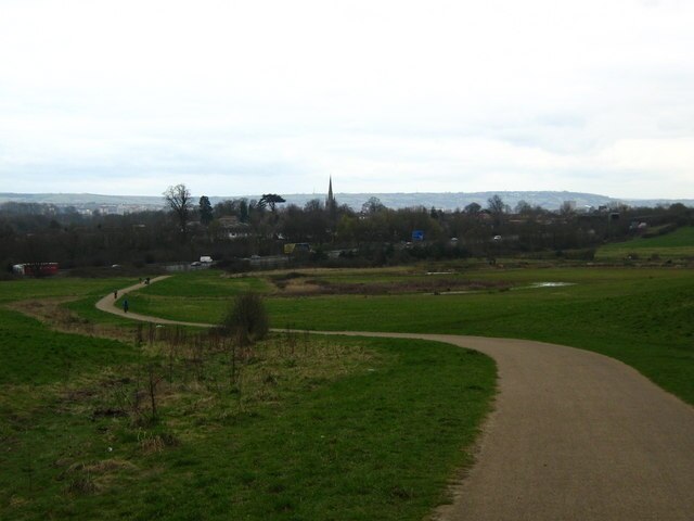 Kuva ”Stoke Park and Cheswick” käyttäjältä George Evans (CC BY-SA) / rajattu alkuperäisestä kuvasta