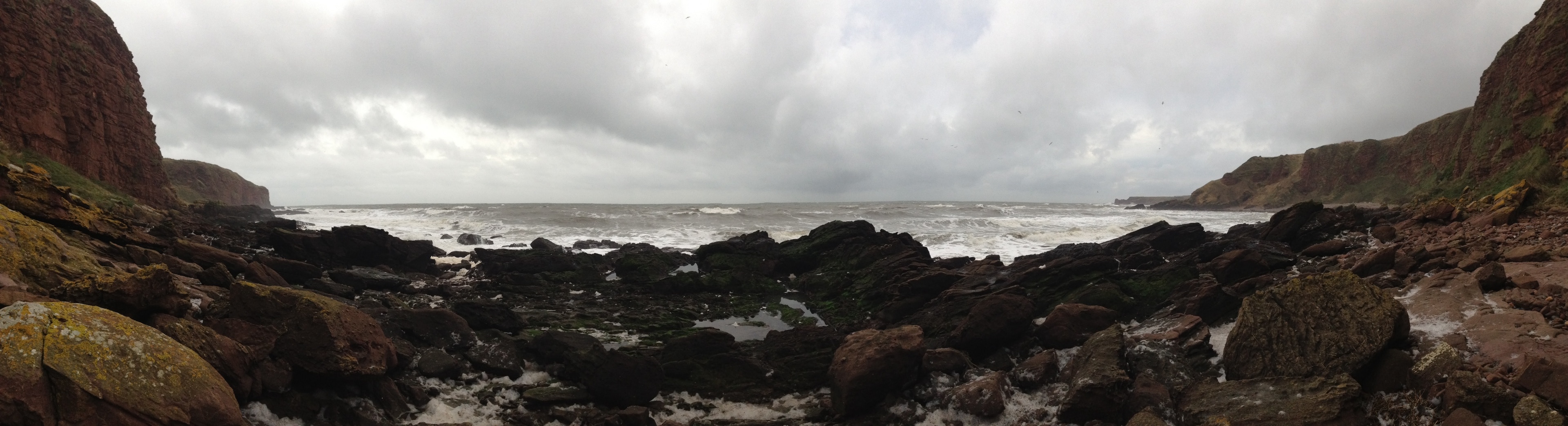 Foto „Auchmithie“ von Nick Birse (CC BY-SA)/zugeschnittenes Original