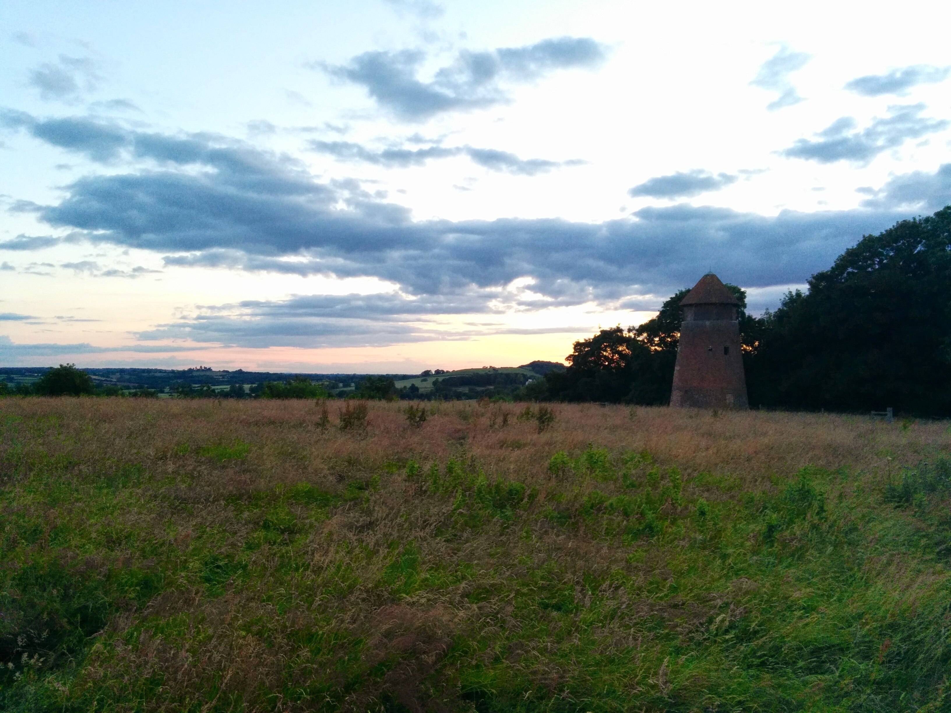 "Newnham"-foto av Andrew Roberts (CC BY-SA) / Urklipp från original