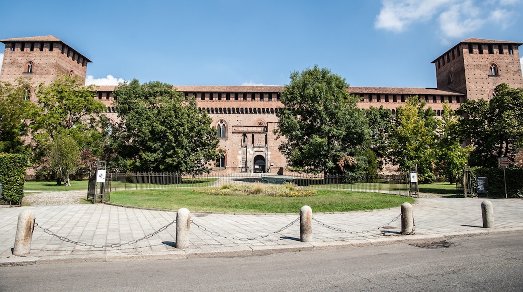 Foto „Musei Civici del Castello Visconteo“ von Lordraffy (CC BY-SA)/zugeschnittenes Original