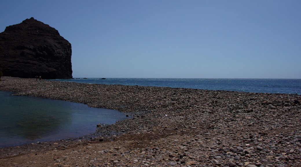 Foto “Playa de la Aldea” tomada por Jarek Prokop (CC BY); recorte de la original