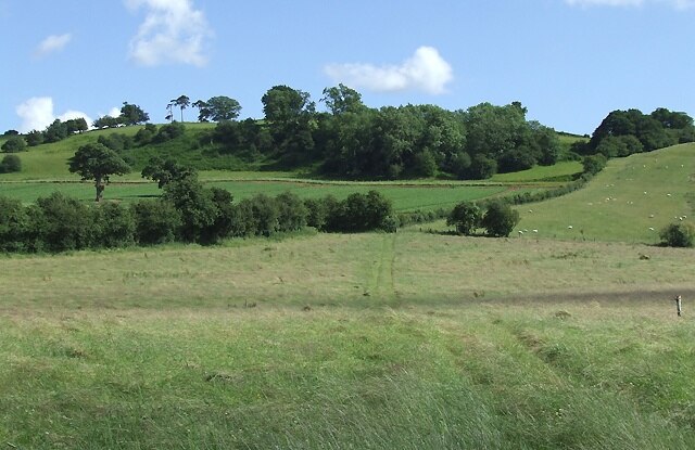 Photo "Aston Eyre" by Roger Kidd (CC BY-SA) / Cropped from original