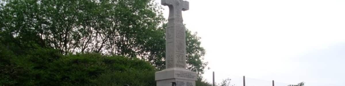 Photo "War memorial on Nitshill Road At the foot of the railway station." by Stephen Sweeney (Creative Commons Attribution-Share Alike 2.0) / Cropped from original