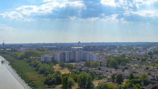 Photo "Lormont" by Grand Parc - Bordeaux, France (CC BY) / Cropped from original
