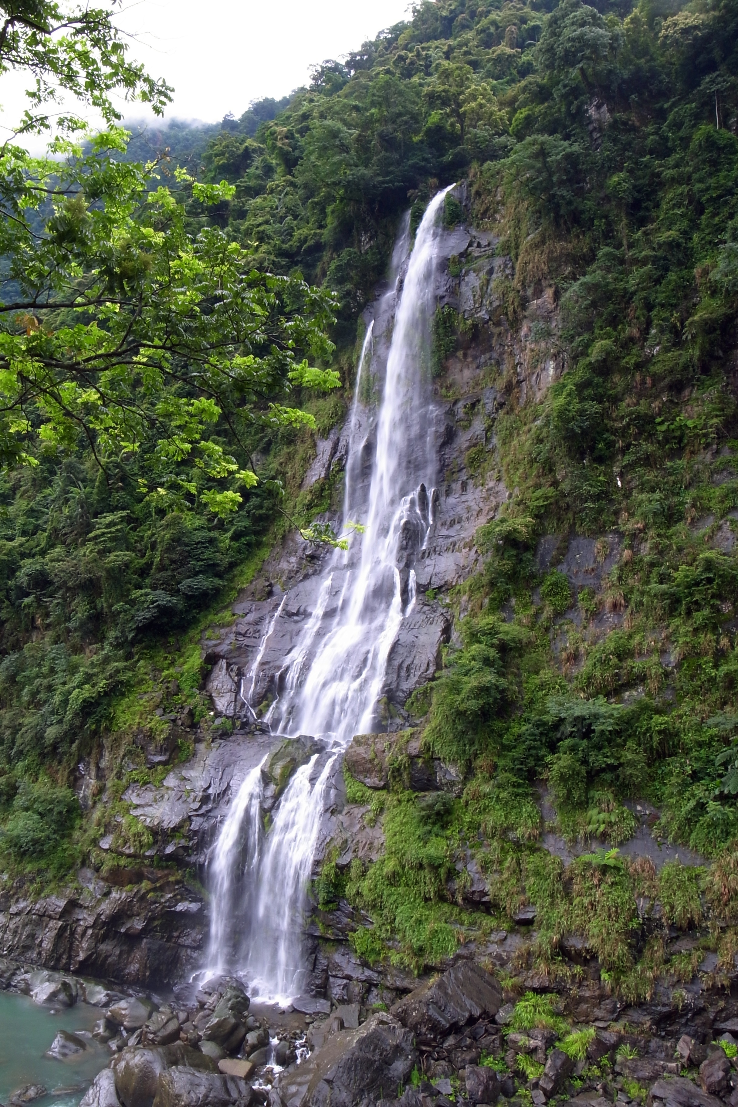 Photo of Wulai Waterfall ( 烏來瀑布 ), Wulai Township, Taipei County, Taiwan.