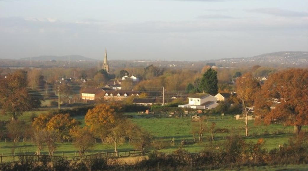 Photo "Congresbury" by Alan Hawkes (CC BY-SA) / Cropped from original