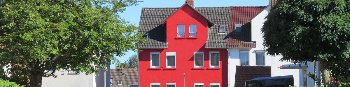 Photo "das Haus Gänsefeldstraße 19 in Baunatal-Großenritte" by GeorgDerReisende (page does not exist) (Creative Commons Attribution-Share Alike 4.0) / Cropped from original