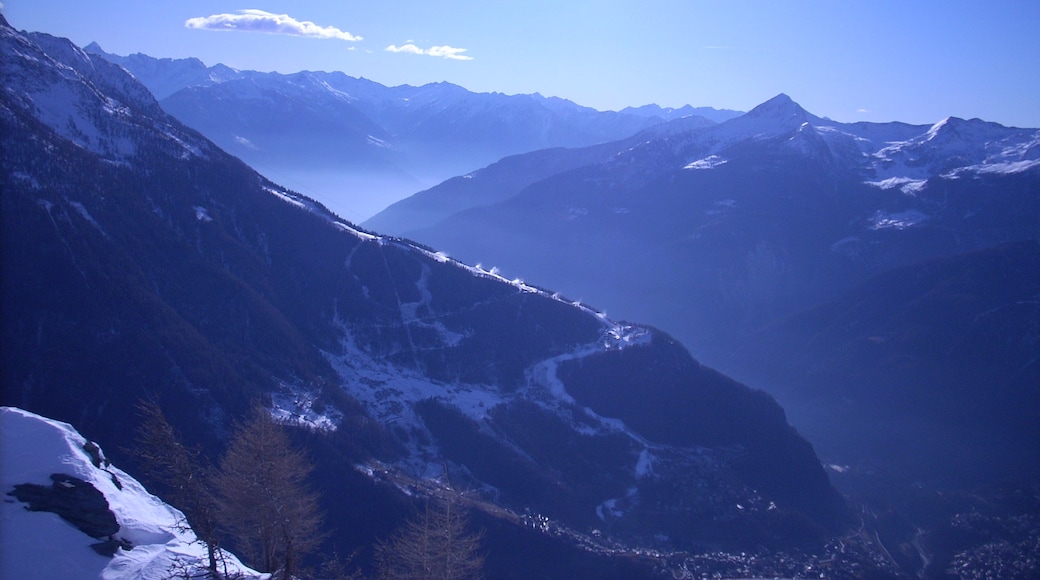 Photo "Alpe Palu Ski Resort" by Gaggi Luca 76 (CC BY) / Cropped from original