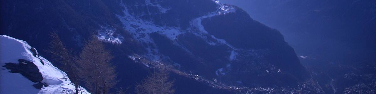 Photo "VALMALENCO"sullo sfondo le ALPI OROBIE"" by Gaggi Luca 76 (Creative Commons Attribution 3.0) / Cropped from original