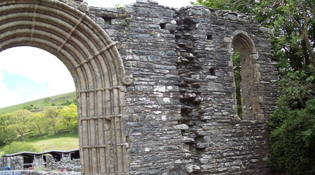 Photo "Strata Florida Abbey" by Trish Steel (CC BY-SA) / Cropped from original