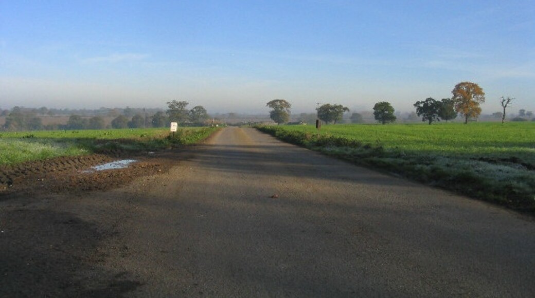 "Stondon Massey"-foto av John Winfield (CC BY-SA) / Urklipp från original