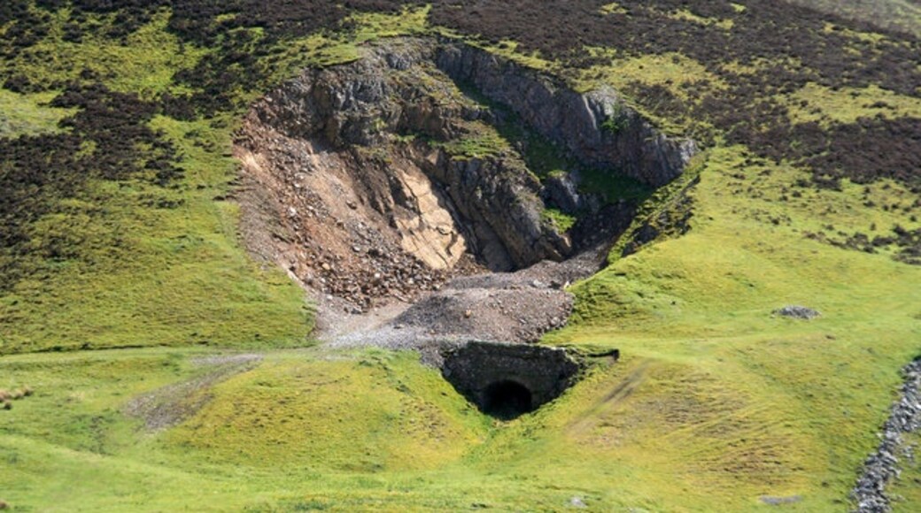 "Cumrew"-foto av Peter McDermott (CC BY-SA) / Urklipp från original