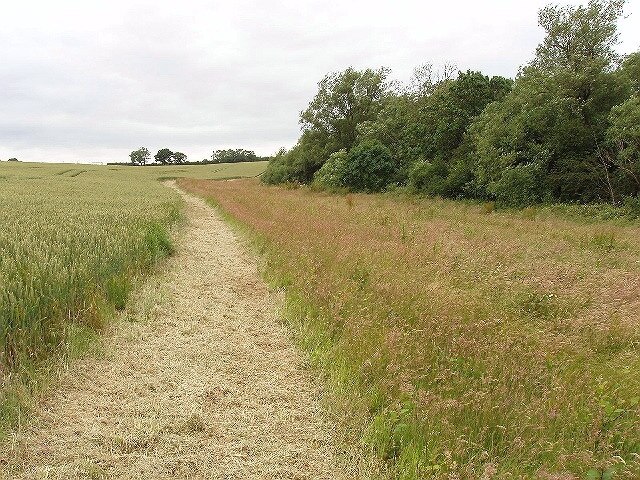 Foto „Lillingstone Dayrell with Luffield Abbey“ von David Hawgood (CC BY-SA)/zugeschnittenes Original