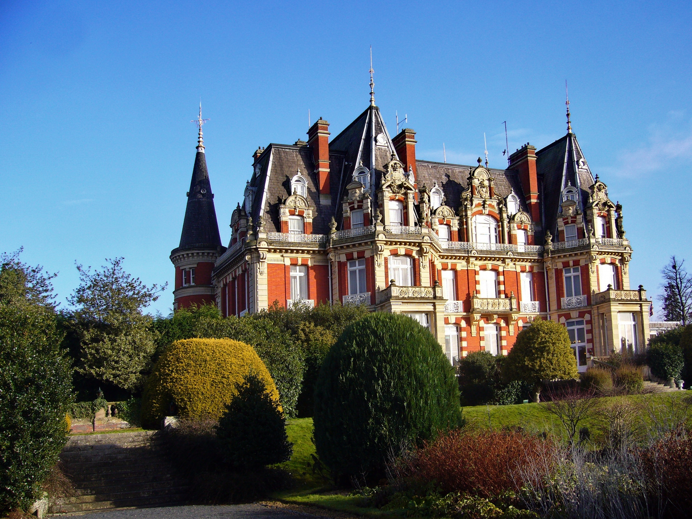 "Dodderhill"-foto av Tanya Dedyukhina (CC BY) / Urklipp från original