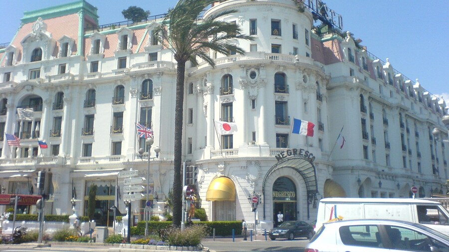 Photo "A photograph of the Hotel Negresco in Nice, south-east France." by undefined () / Cropped from original