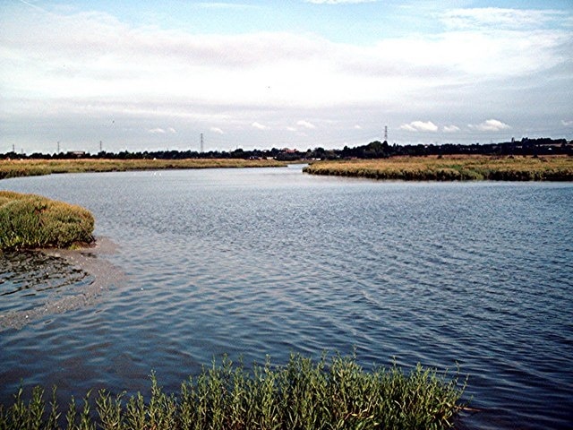 West to Battlesbridge. River Crouch north of Beeches Farm.