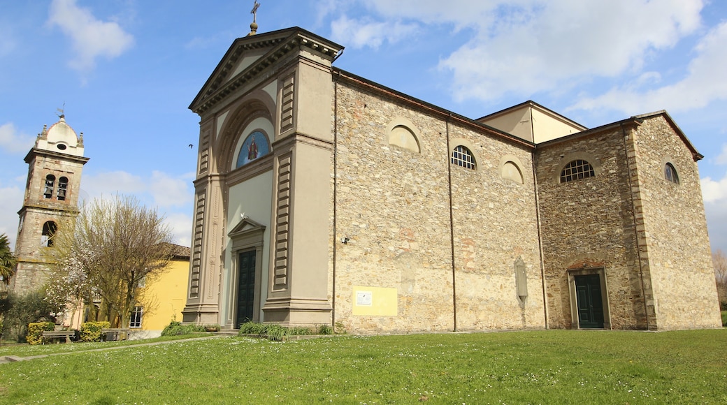 Foto ‘San Leonardo in Treponzio’ van LigaDue (CC BY-SA) / bijgesneden versie van origineel