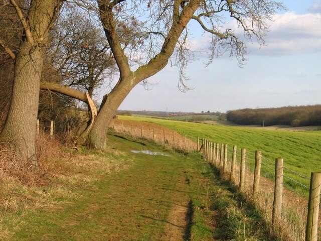 Foto “Castle Bytham” tomada por David Woodman (CC BY-SA); recorte de la original