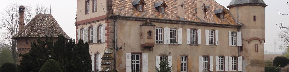 Photo "Alsace, Bas-Rhin, Osthoffen, Château (XVIe-XIXe) (PA00084877, IA67005654)." by Ralph Hammann (Creative Commons Attribution-Share Alike 4.0) / Cropped from original