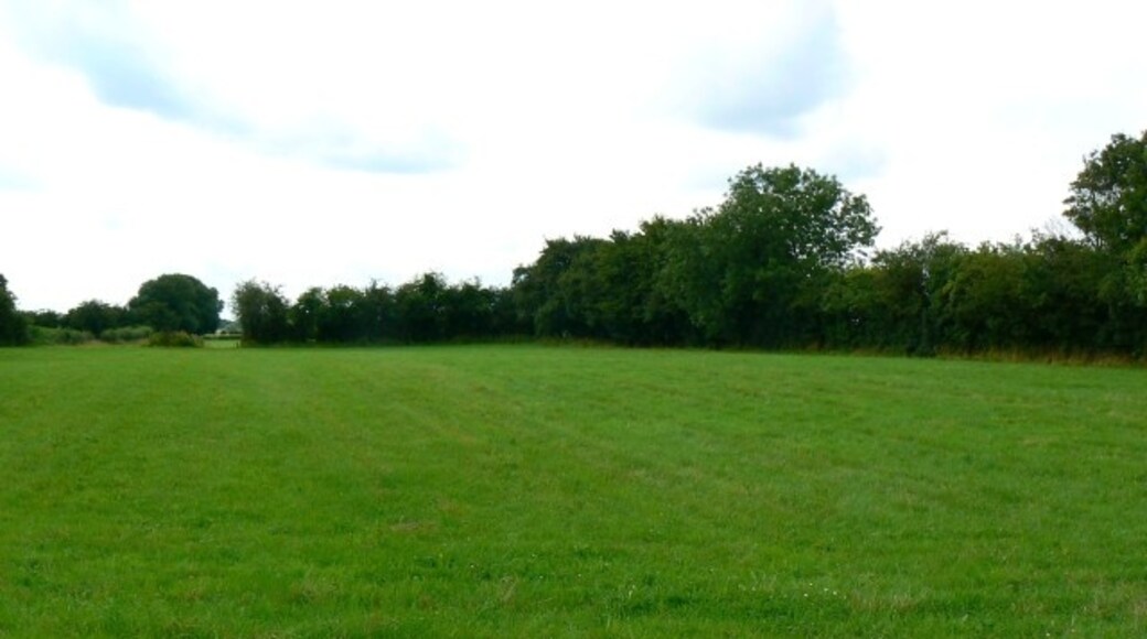 Foto "St. Paul Malmesbury Without" por Brian Robert Marshall (CC BY-SA) / Recortada de la original