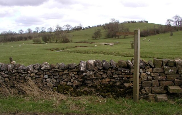 Foto “Bank Newton” tomada por Andy Beecroft (CC BY-SA); recorte de la original