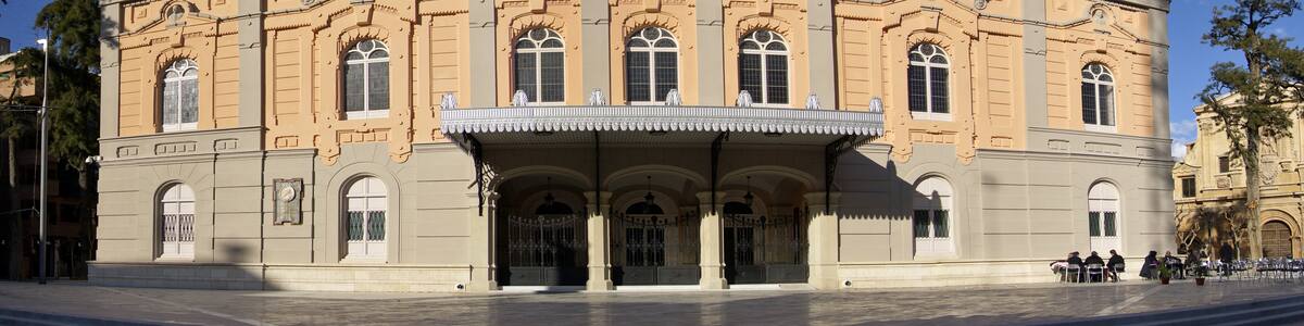 Photo "Teatro Romea" by Pedro J Pacheco (Creative Commons Attribution-Share Alike 3.0 es) / Cropped from original