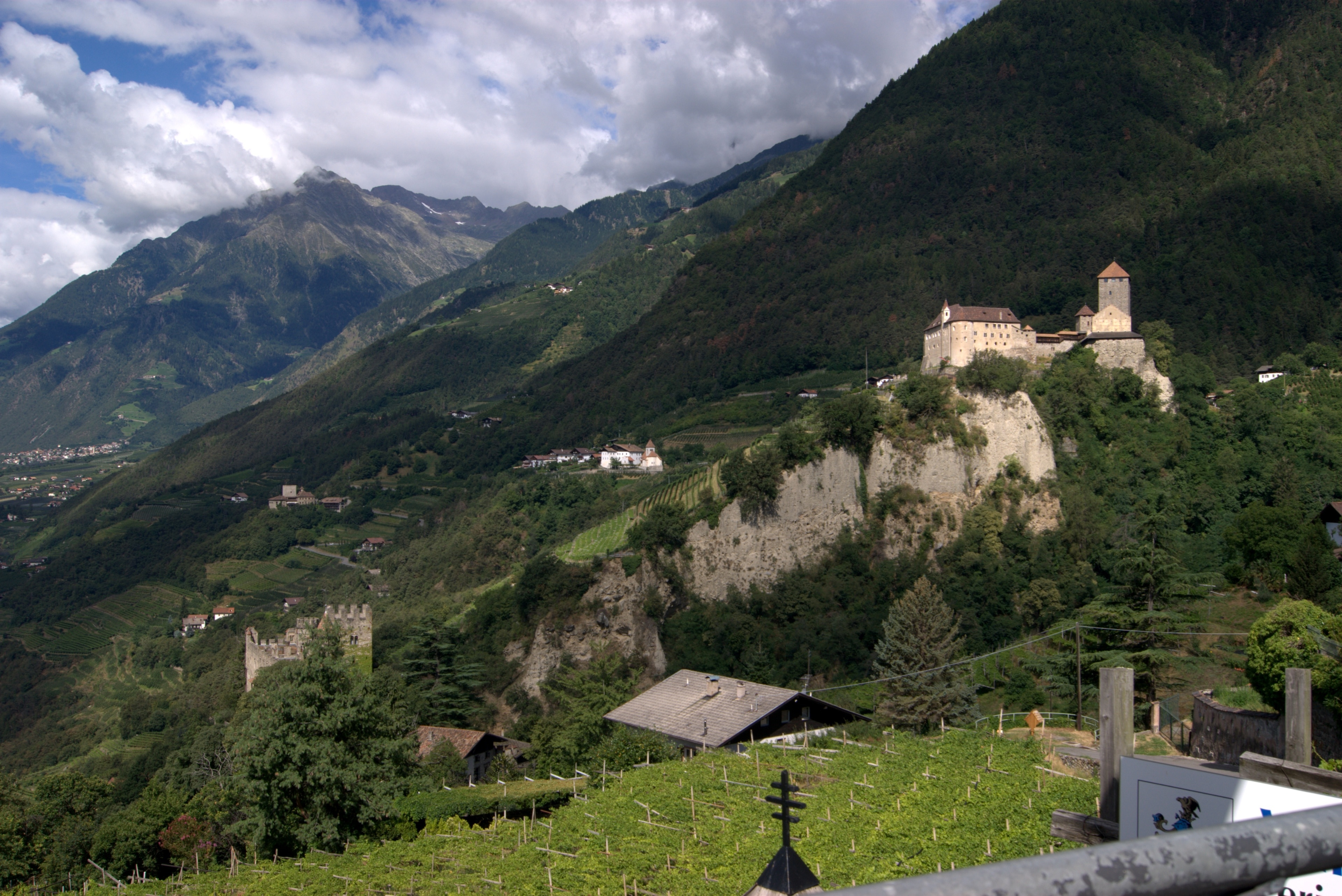 Zamek w Tyrolu, Tirolo, Trydent-Górna Adyga, Włochy