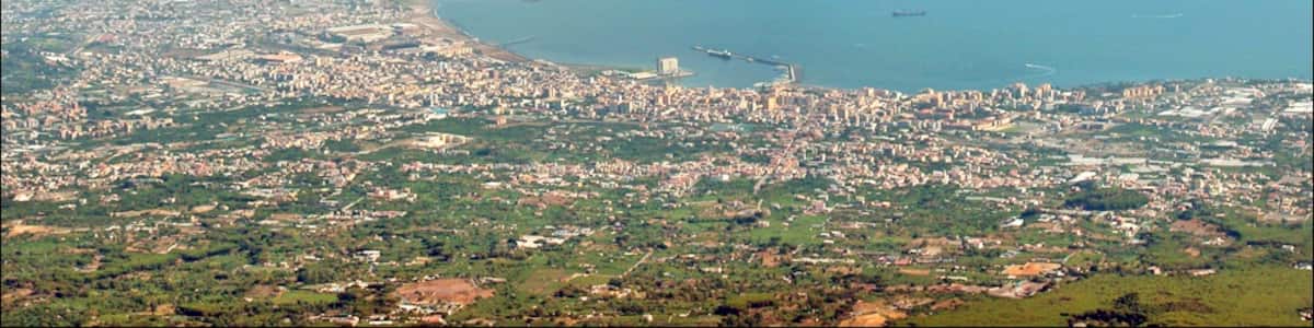 Photo "Le parc de Pompéi et le sud de la baie de Naples vue du sommet du Vésuve site de l'auteur sur le parc du Cilento et la région de Naples jpadalbera.free.fr/cilento/index.html" by dalbera (Creative Commons Attribution 2.0) / Cropped from original