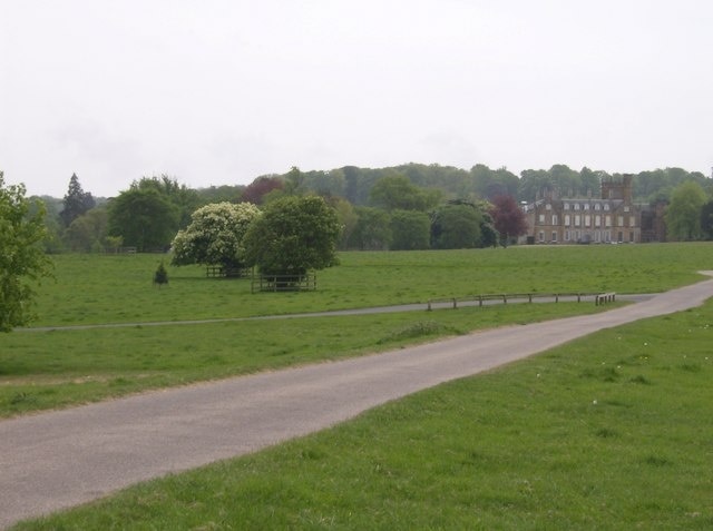 Foto "Melbury Sampford" por Graham Horn (CC BY-SA) / Recortada de la original