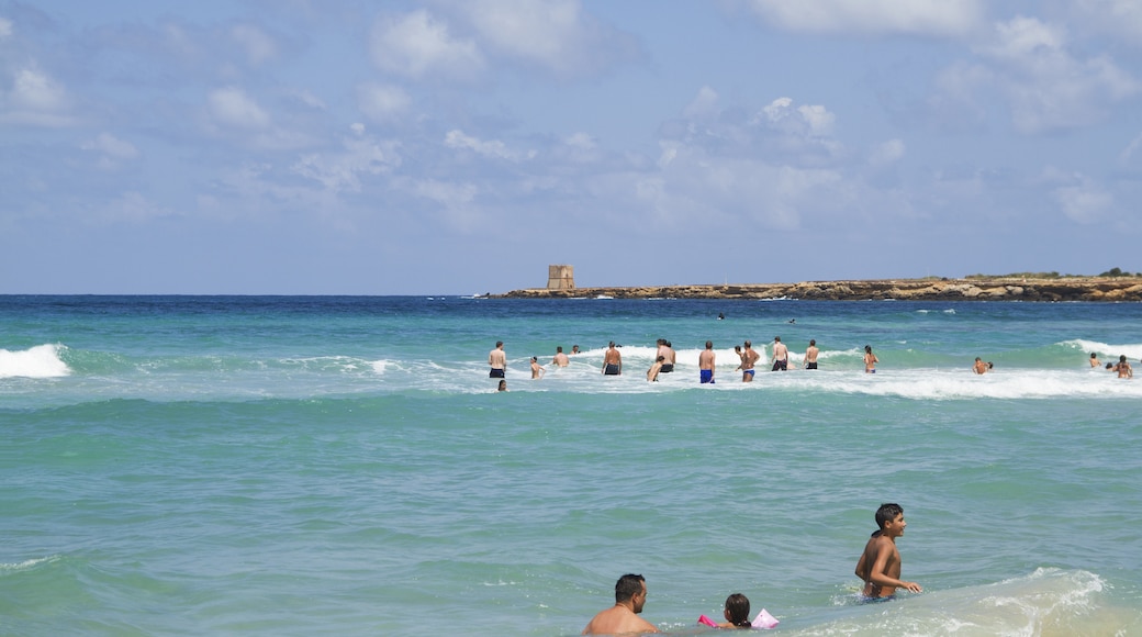 Foto "Playa de Magaggiari" por trolvag (CC BY-SA) / Recortada de la original