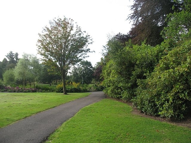 Robert Douglas Memorial Park Large park in Scone.