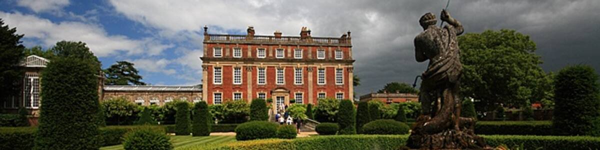 Photo "Ven House and Gardens" by Mike Searle (Creative Commons Attribution-Share Alike 2.0) / Cropped from original