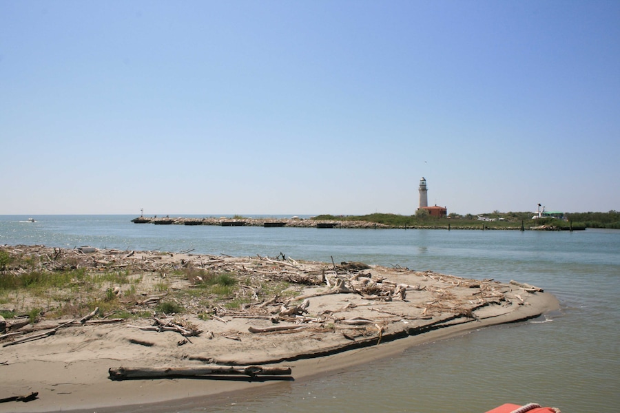 Po di Goro e faro sull'Isola dell'Amore