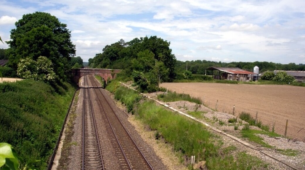 Ảnh "Awbridge" của Peter Jordan (CC BY-SA) / Cắt từ ảnh gốc